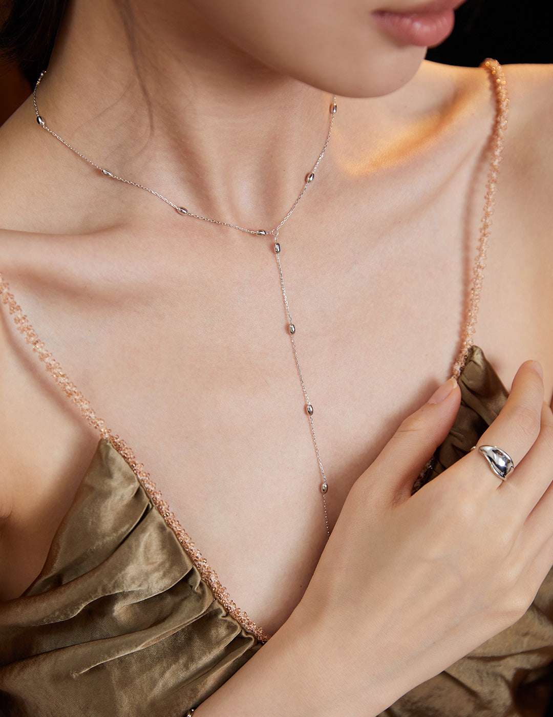 Linear Whisper Necklace ｜Eudorra Jewelry.